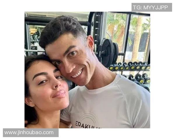 国外足球明星与粉丝之间的互动与情感纽带探讨